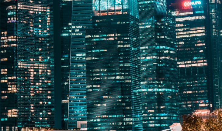 Standard Chartered “pays up” amid “price war” in Singapore, HK