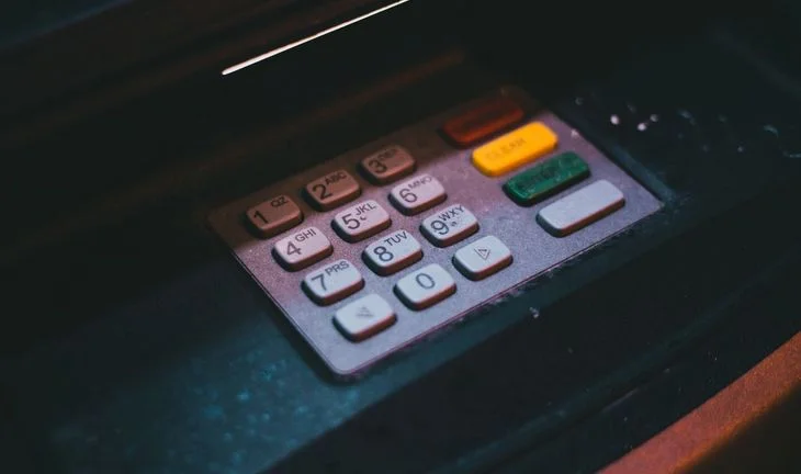 “Price war” in Singapore as banks try to outbid tech firms on pay