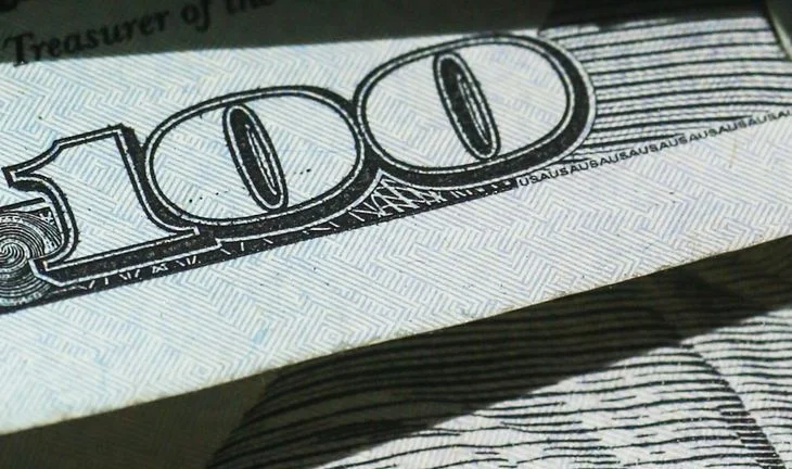 Goldman Sachs slashes pay amidst investment losses