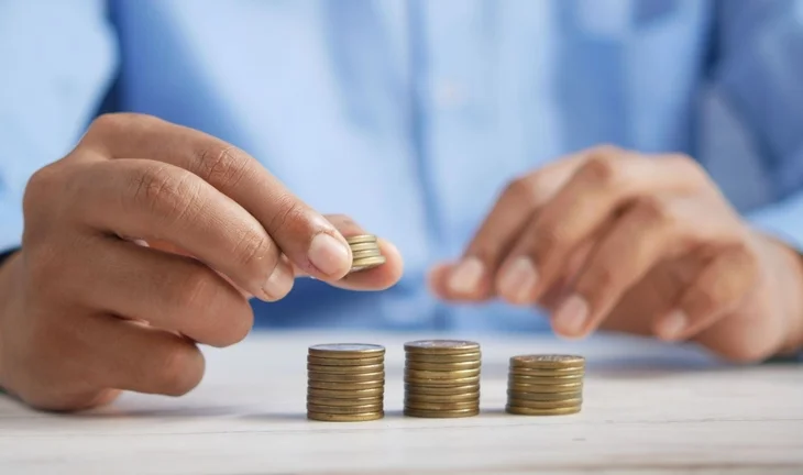 American hedge fund in London is paying £418k, 12% less than last year