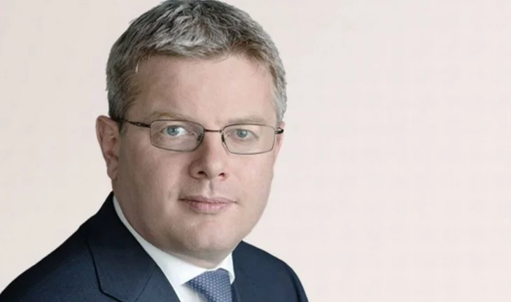 Morning Coffee: Deutsche Bank elaborates on its banker hiring spree. 28 year-old finance millionaires contemplated nuclear bunker