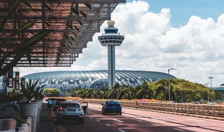 As Singapore attracts more expats again, Hong Kong struggles