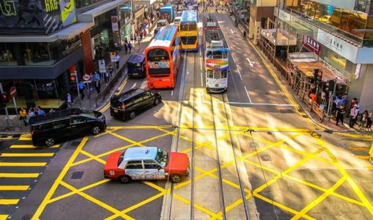 Hong Kong & Singapore bankers want big bonuses as expats dwindle