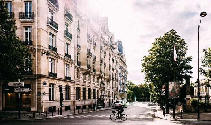 Morning Coffee: Paris to have the best new finance jobs of 2021. Deutsche Bank's morale boost