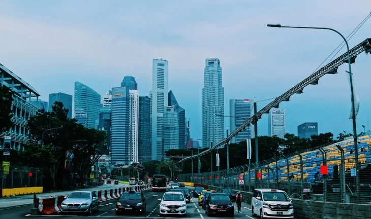 I’m acing my banking job in Singapore, but I'm desperate to return to the Big Four